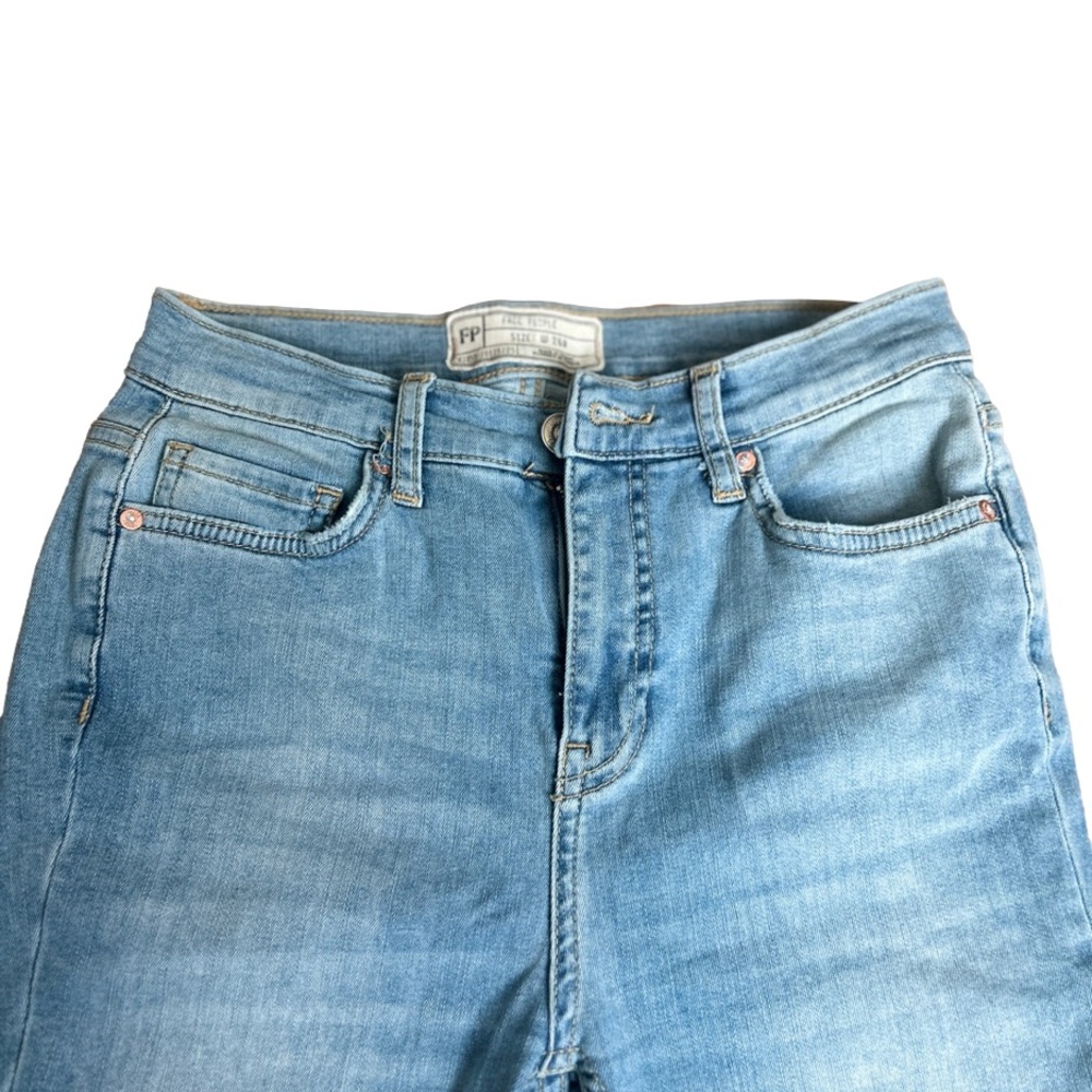 ✨SOLD✨ Free People Women’s Distressed Light Wash Skinny Jeans Size 26 Regular - Picture 3 of 13